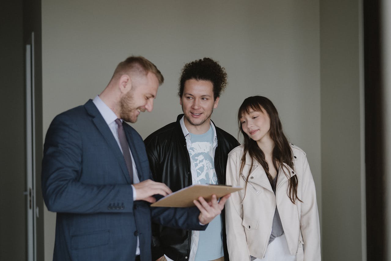How many real estate agents are in the United States